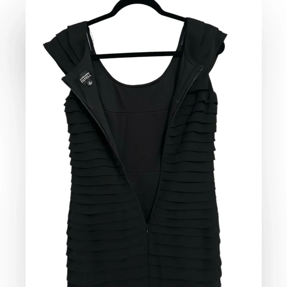 Adrianna Papell Women’s Black Ruffle Tiered Shutter Pleat Cocktail Dress Size 6‎